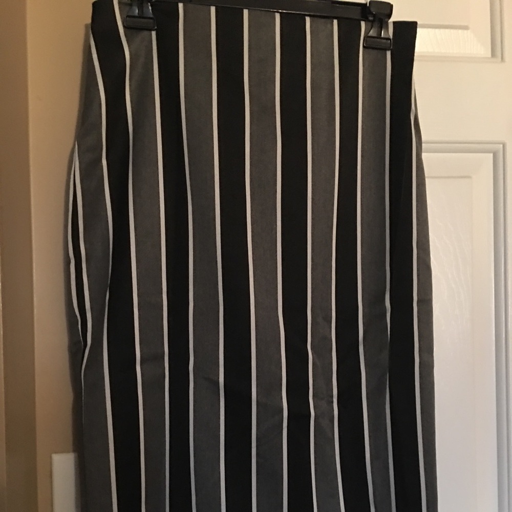 Fitted skirt